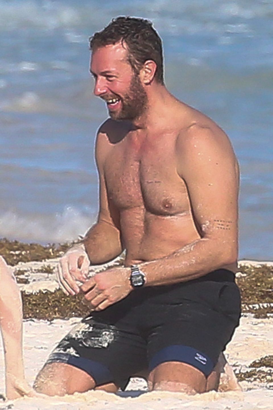 Dakota Johnson i Chris Martin bawią się na meksykańskiej plaży