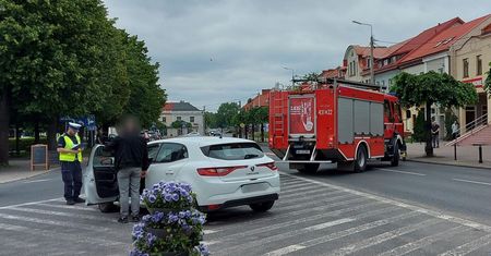 Policjant z konwojówki w dniu wolnym od służby udzielił pomocy potrąconej kobiecie w Gostyninie