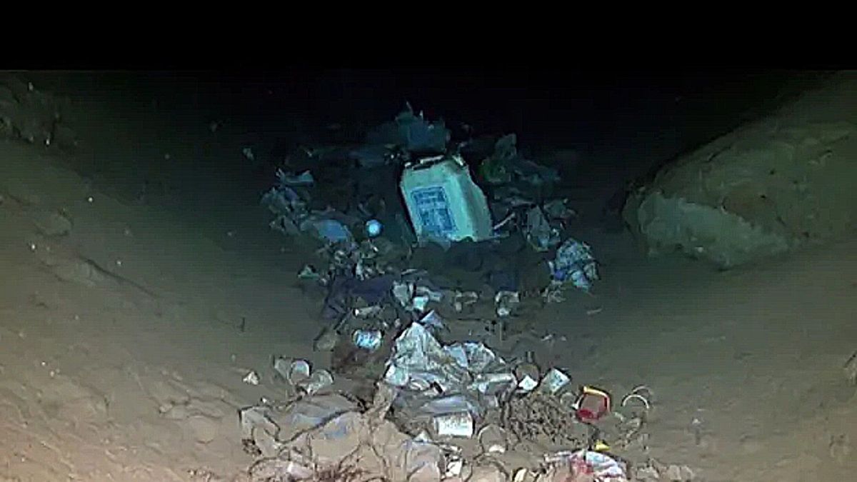 Góra śmieci odnaleziona w Głębi Calypso, najgłębszym miejscu