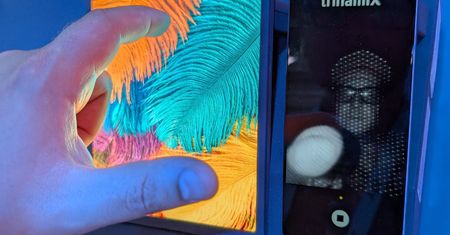Widziałem wyświetlacz przyszłości. Ta technologia zmieni iPhone’y nie do poznania