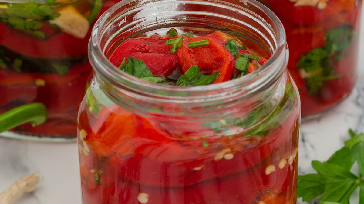 Papryka po włosku – przepis na aromatyczne słoiki