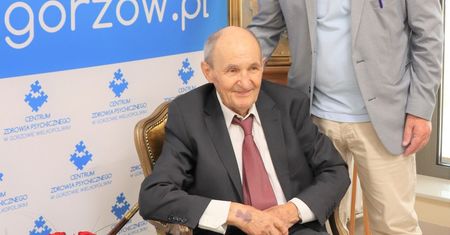 Najstarszy polski lekarz zdradza sekret długowieczności. "To wystarczy"