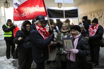 Ruszył proces ws. księdza Olszewskiego. Protest przed sądem