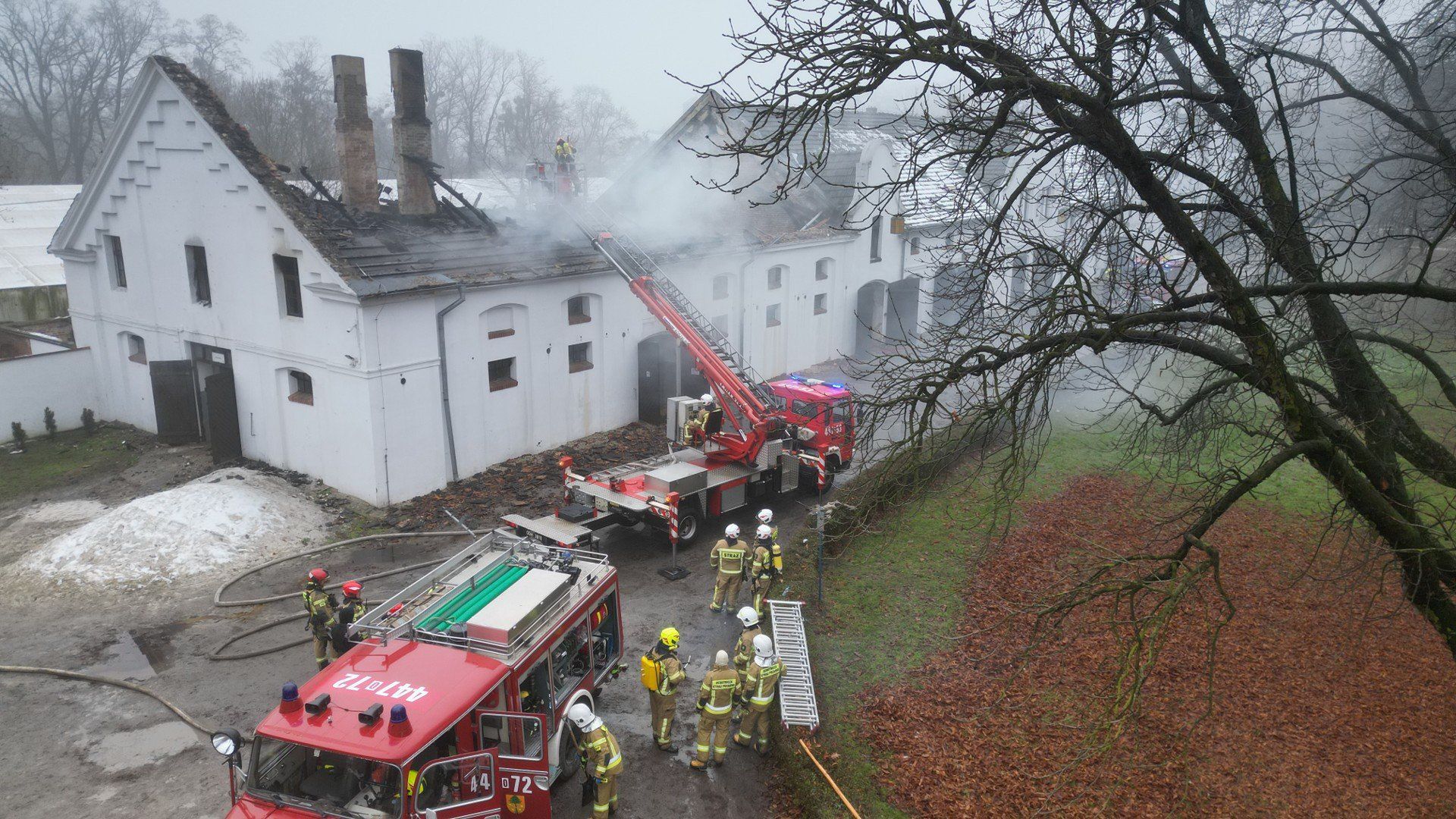 Straty po pożarze w Stadninie Koni w Mosznej są ogromne.
