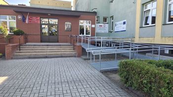 Konin: Podjazd zamiast barier – nowa inwestycja w Zespole Szkół Technicznych