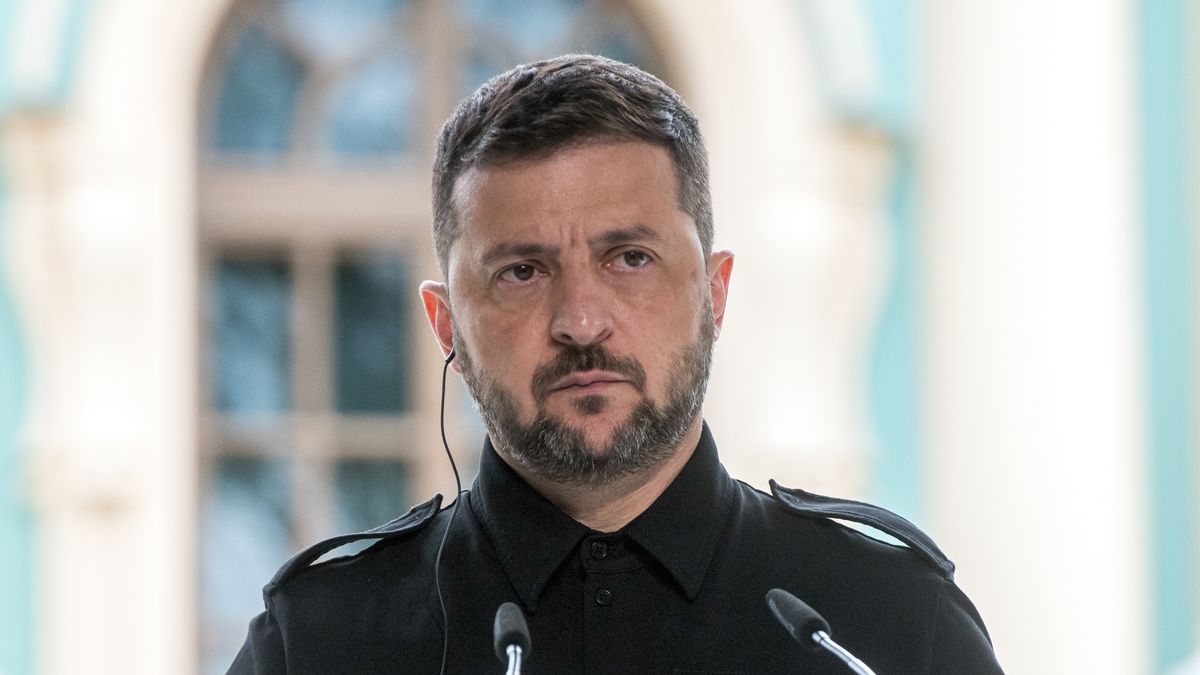 Kijów, Ukraina, 24.08.2025. Prezydent Ukrainy Wołodymyr Zełenski podczas konferencji prasowej w Kijowie, 24 bm. Premier Kanady Mark Carney przybył z niezapowiedzianą wizytą do Kijowa w związku z obchodami Dnia Niepodległości Ukrainy. (mr) PAP/Vladyslav Musiienko ***Do tego materiału zdjęciowego dostępna jest również depesza w systemie CSI, pt.: Ukraina/ Premier Kanady przybył z niezapowiedzianą wizytą do Kijowa***