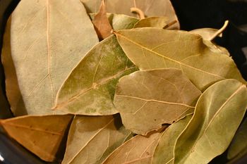 Dorzucam nie tylko do mięsa. Obniży cholesterol i ukoi żołądek