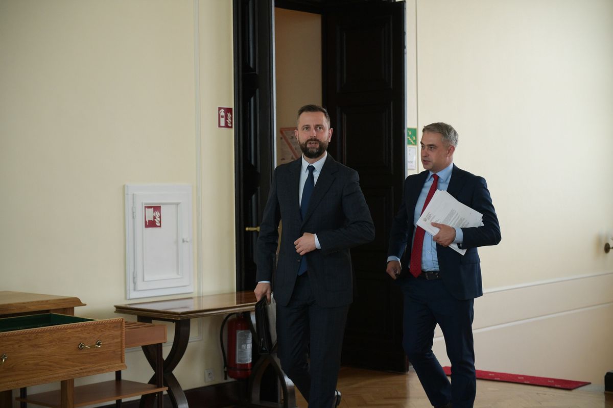 Wicepremier i minister obrony Władysław Kosiniak-Kamysz (obok wicepremier i minister cyfryzacji Krzysztof Gawkowski)