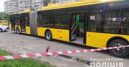 Ukraina. 27-latek wrzucił do trolejbusu koktajl Mołotowa