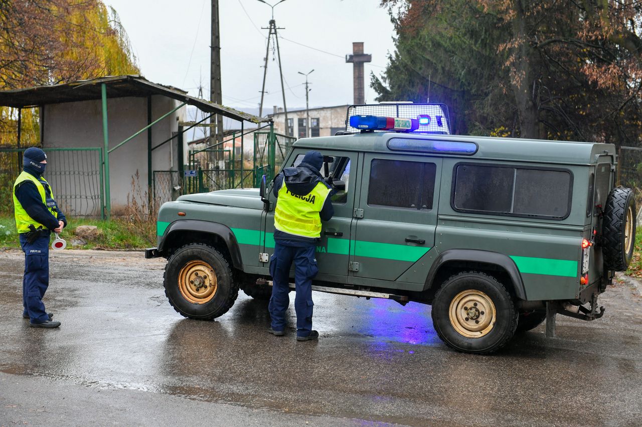 Przewodów, 16.11.2022. Służby na terenie miejscowości Przewodów