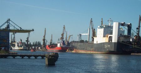 Ruch w polskich portach. Widmo kryzysu oddala się