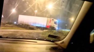 Opole: Zniszczył rondo i odjechał. Kierowcy ciężarówki szuka policja