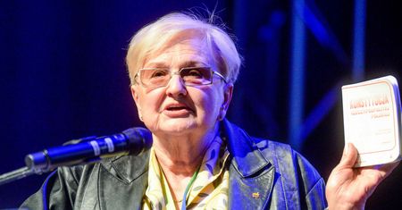 Prof. Łętowska o ruchu TK: Uzasadnia decyzje władz politycznych
