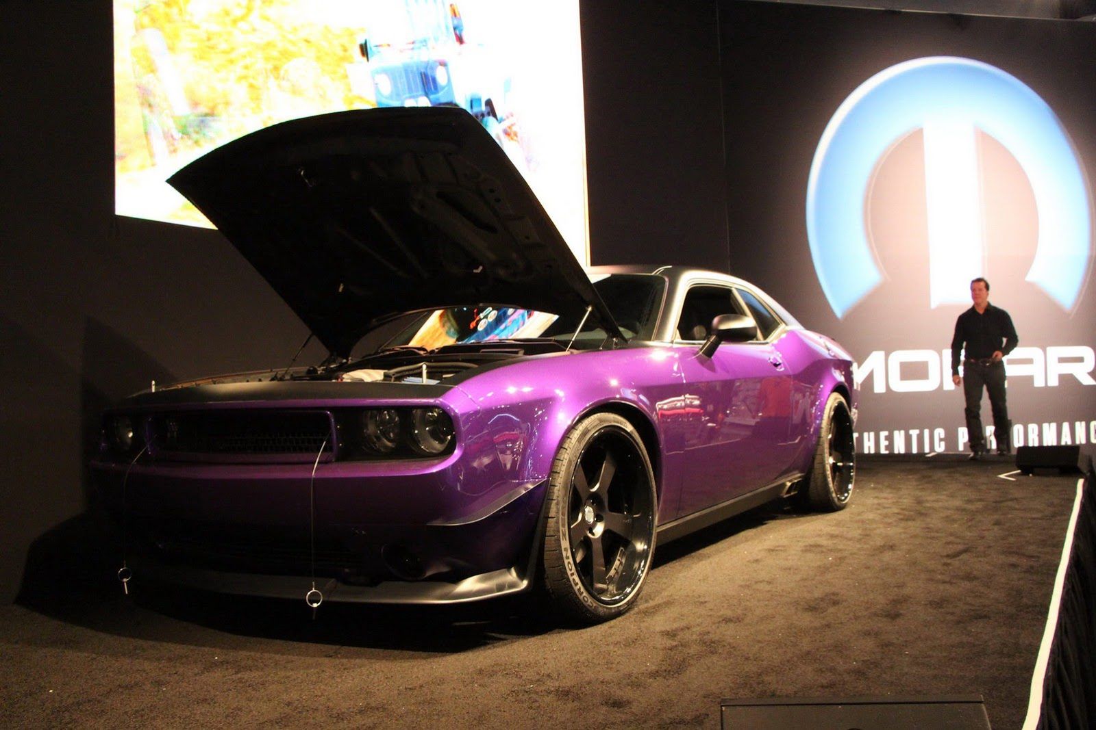 Dodge Challenger SRT8 UltraViolet