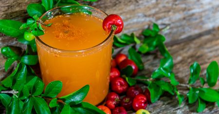 Pomaga produkować kolagen. Ratuje wątrobę, dba o odporność