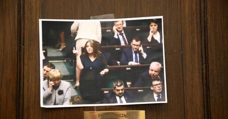 Joanna Lichocka i słynny gest. Posłanka PiS znów zaskakuje