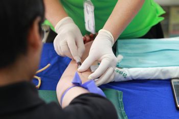 Uroczyste czepkowanie na kierunku pielęgniarstwo w Akademii Nauk Stosowanych w Ostrowcu Świętokrzyskim