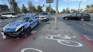 Warszawa: Rozbity radiowóz. Policjanci wjechali na czerwonym