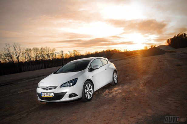 Opel Astra GTC 1,4 Turbo 140 KM Enjoy - więcej mocy! [test autokult.pl]