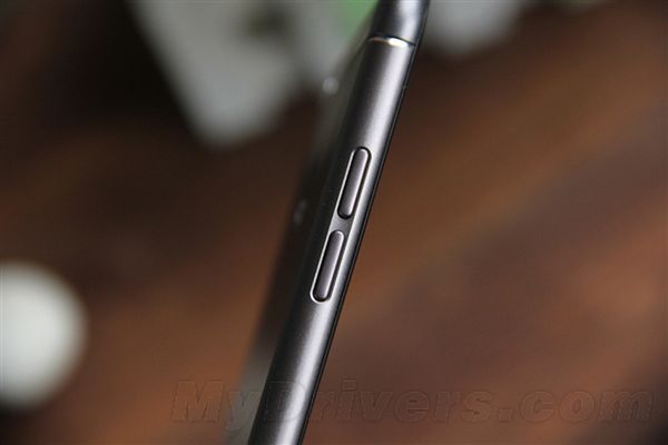 Czy podróbki mogą być premium? Oto androidowy klon iPhone'a 6, którego nie wygniesz i nie porysujesz 24