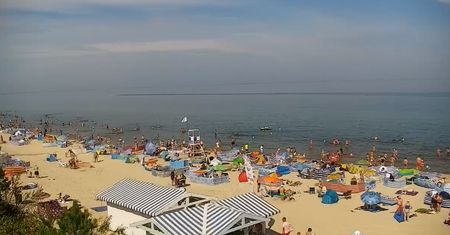 Plaże już są pełne parawanów. Z jednym wyjątkiem