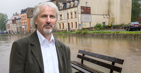 Zagarnięte miliony dla powodzian. Chwedoruk wymownie komentuje