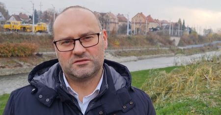 "Pisowski nieuk". Burmistrz Kłodzka ma kłopoty