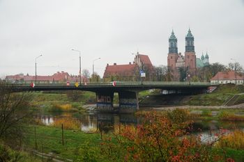 Poznań: Most Chrobrego bez zapowiadanej zmiany. Na Śródkę nadal jedziemy w korkach po jednym pasie