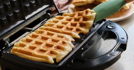 W domu zrobisz gofry, które będą smaczniejsze niż te nad morzem. Sekret tkwi w prostym triku