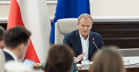 Tusk chce wskazywać komisarzy w gminach. Odkręci niedawną zmianę?