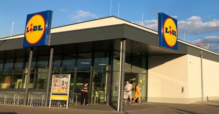 72 proc. rabatu na kiełbasę w Lidlu. Promocja na mięsa do grillowania