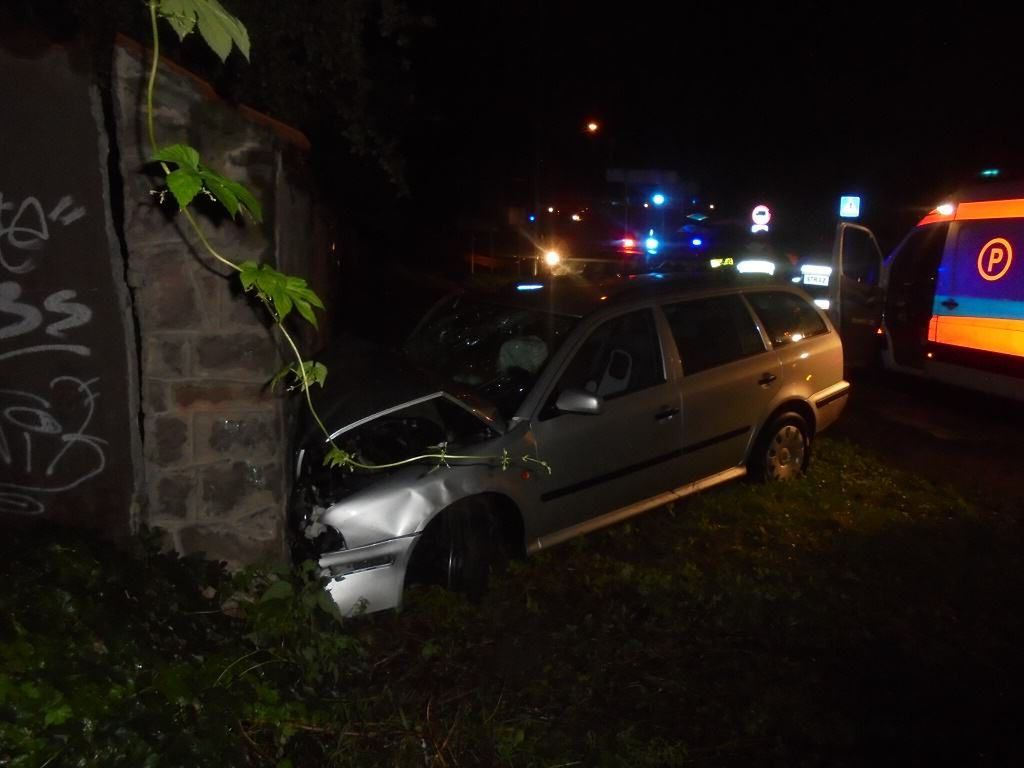Groźny wypadek w nocy w Ostrowcu Świętokrzyskim na ulicy Żabiej