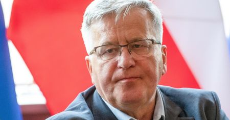 Bronisław Komorowski pobiera IMPONUJĄCĄ emeryturę prezydencką. Tak to można żyć?