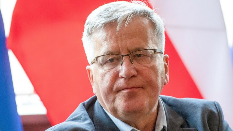 Bronisław Komorowski pobiera IMPONUJĄCĄ emeryturę prezydencką. Tak to można żyć?