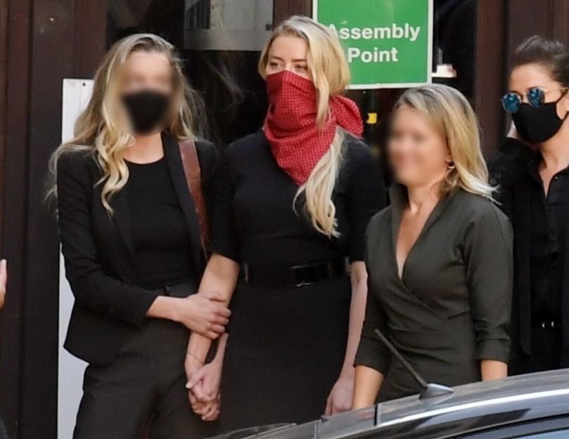 Johnny Depp i Amber Heard zmierzają na rozprawę