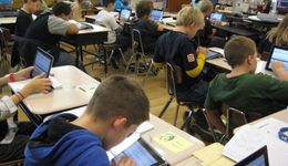Laptopy dla uczniów i nauczycieli bez podatku? Resort uspokaja, ekspert wskazuje problem