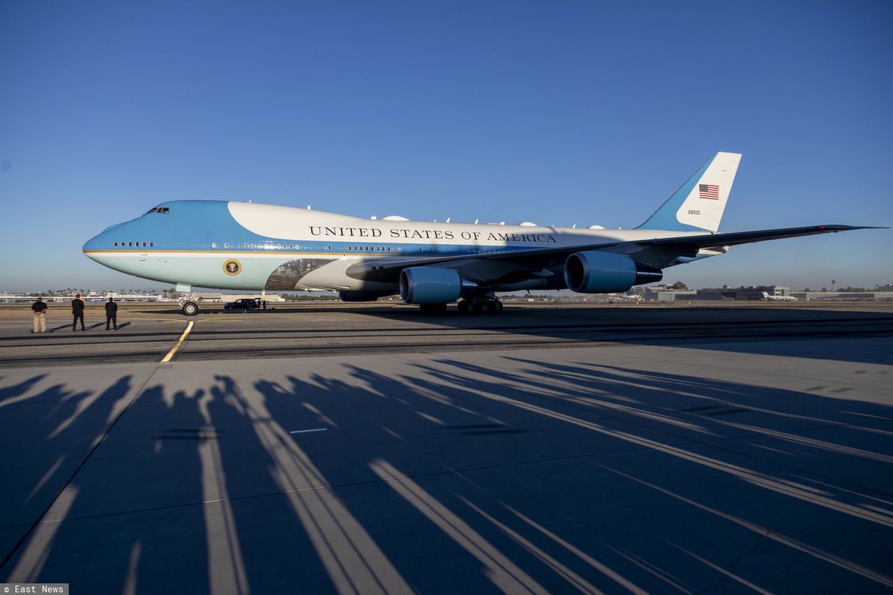 Budowa nowego Air Force One na rauszu? W kadłubie znaleziono butelki