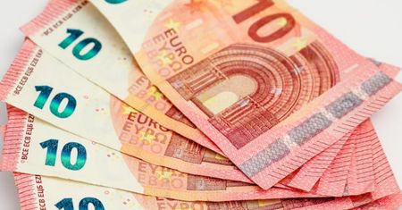 Euro zanurkowało do poziomu sprzed dekady. Złoty pokazał swoją siłę
