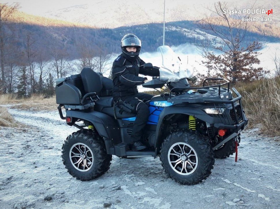 Nowy pojazd policji w Szczyrku żadnego terenu się nie boi.