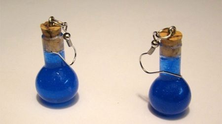 Kolczyki w kształcie buteleczek z maną 1
