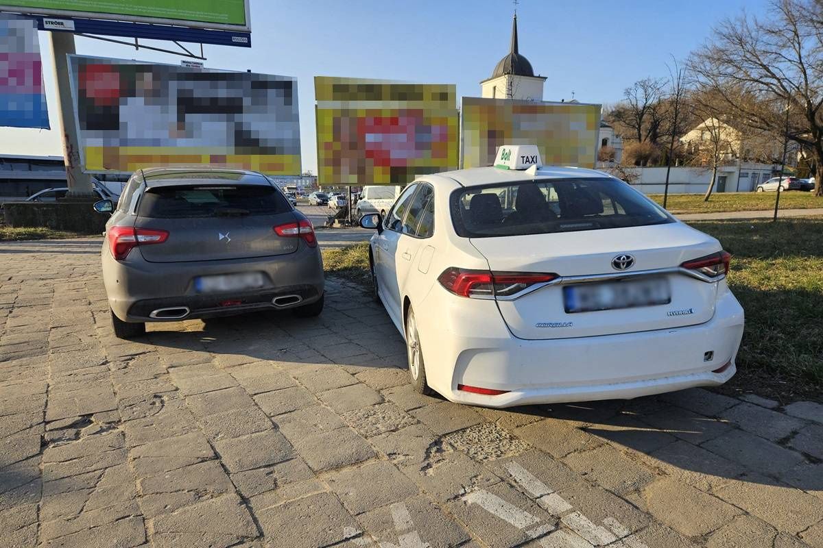 Zderzenie toyoty z ds na rondzie Dmowskiego w Lublinie