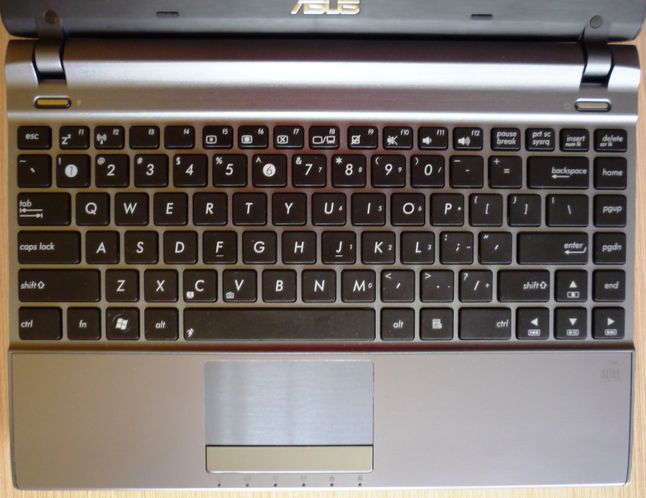 Asus U24E - klawiatura i touchpad