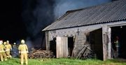 Wyszedł z płonącej stodoły z zapalniczką. Zatrzymany na gorącym uczynku