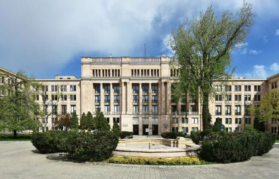 Ministerstwo Finansów daje agencjom więcej czasu. Zmienia też wymóg dotyczący AI