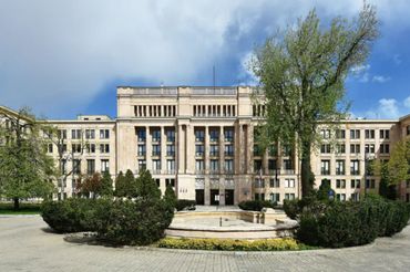 Umowa będzie obowiązywać co najmniej 18 miesięcy