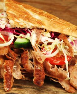 Dzień Kebaba 2025. Kiedy kebab staje się daniem (prawie) narodowym