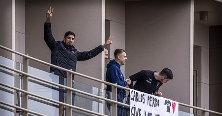 Piłkarze z Polski wywiesili transparent. Na nim był apel