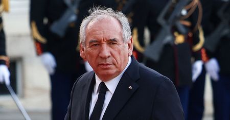 Premier Francji stanie przed komisją śledczą. Chodzi o nadużycia w szkole katolickiej
