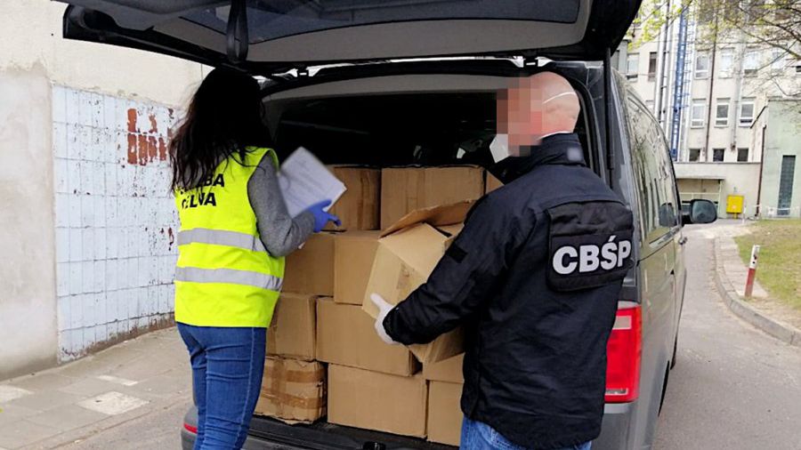 CBŚP walczy z koronawirusem. Przekazuje szpitalom m. in. zabezpieczony alkohol