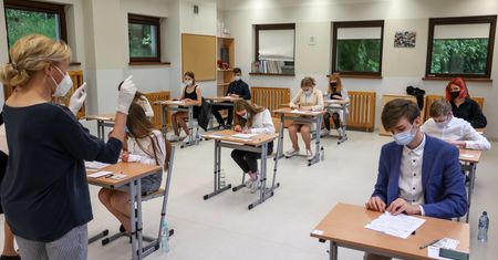 Uczennice miały dekoncentrować chłopców? Dyrektor: Nie żyjemy na Bliskim Wschodzie